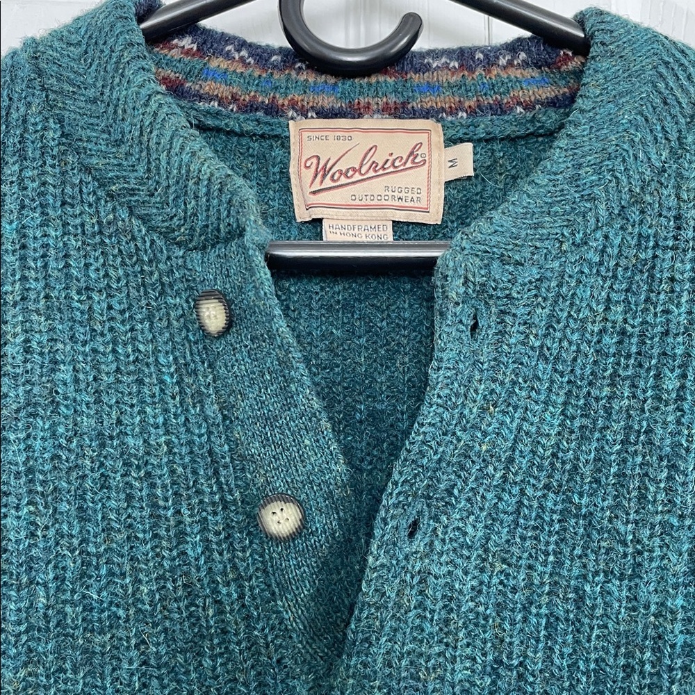 VTG Men’s M Woolrich Rugged Outdoor wear 100% Wool Teal Handframed Knit Sweater